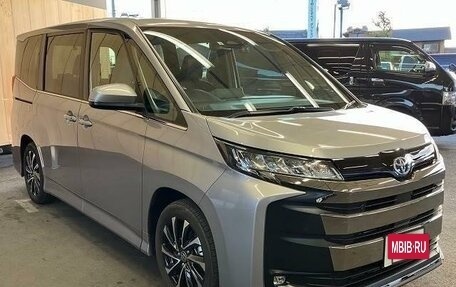 Toyota Noah, 2022 год, 4 195 000 рублей, 3 фотография