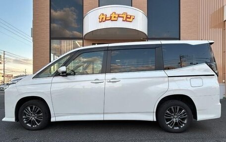 Toyota Voxy, 2022 год, 4 780 000 рублей, 5 фотография