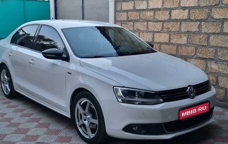 Volkswagen Jetta VI, 2013 год, 950 000 рублей, 1 фотография