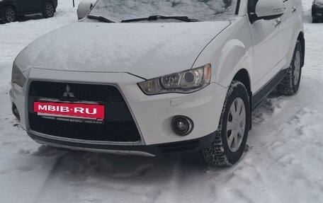 Mitsubishi Outlander III рестайлинг 3, 2011 год, 1 200 000 рублей, 11 фотография