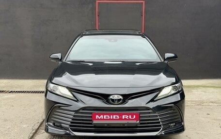 Toyota Camry, 2023 год, 3 970 000 рублей, 2 фотография