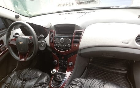 Chevrolet Cruze II, 2009 год, 750 000 рублей, 8 фотография