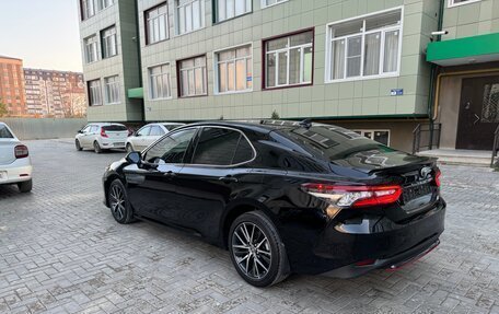 Toyota Camry, 2021 год, 3 900 000 рублей, 2 фотография