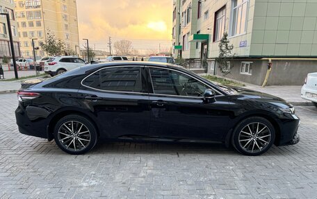 Toyota Camry, 2021 год, 3 900 000 рублей, 4 фотография