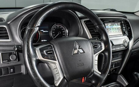 Mitsubishi L200 IV рестайлинг, 2019 год, 2 785 000 рублей, 13 фотография