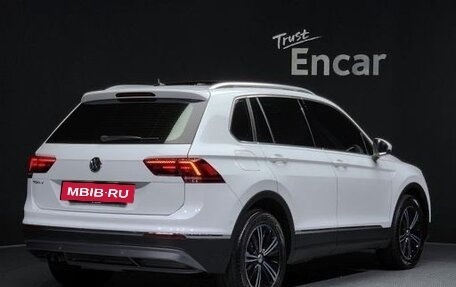 Volkswagen Tiguan II, 2020 год, 2 762 500 рублей, 2 фотография