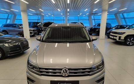 Volkswagen Tiguan II, 2018 год, 2 365 000 рублей, 3 фотография