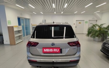 Volkswagen Tiguan II, 2018 год, 2 365 000 рублей, 4 фотография