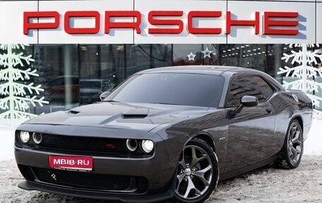 Dodge Challenger III рестайлинг 2, 2016 год, 4 990 000 рублей, 1 фотография