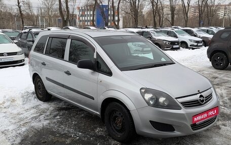 Opel Zafira B, 2011 год, 599 000 рублей, 3 фотография