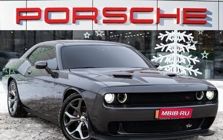 Dodge Challenger III рестайлинг 2, 2016 год, 4 990 000 рублей, 3 фотография