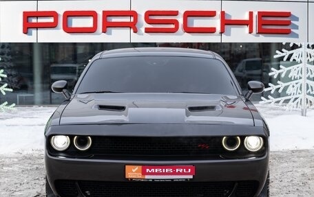 Dodge Challenger III рестайлинг 2, 2016 год, 4 990 000 рублей, 2 фотография