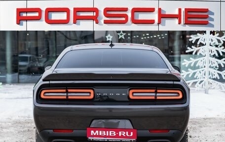 Dodge Challenger III рестайлинг 2, 2016 год, 4 990 000 рублей, 6 фотография