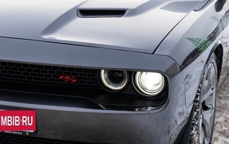 Dodge Challenger III рестайлинг 2, 2016 год, 4 990 000 рублей, 10 фотография