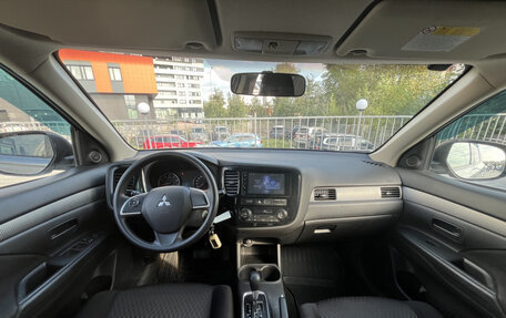 Mitsubishi Outlander III рестайлинг 3, 2013 год, 1 419 000 рублей, 14 фотография