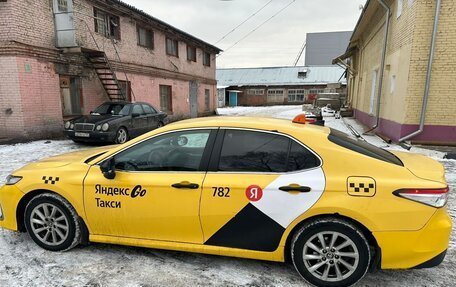 Toyota Camry, 2021 год, 1 950 000 рублей, 7 фотография