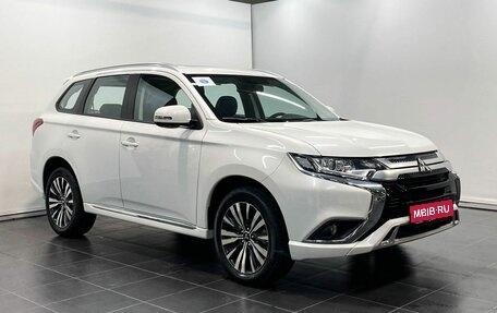 Mitsubishi Outlander III рестайлинг 3, 2022 год, 3 320 000 рублей, 1 фотография