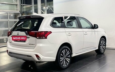 Mitsubishi Outlander III рестайлинг 3, 2022 год, 3 320 000 рублей, 5 фотография