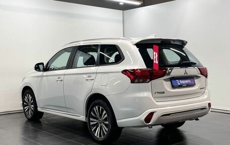 Mitsubishi Outlander III рестайлинг 3, 2022 год, 3 320 000 рублей, 4 фотография