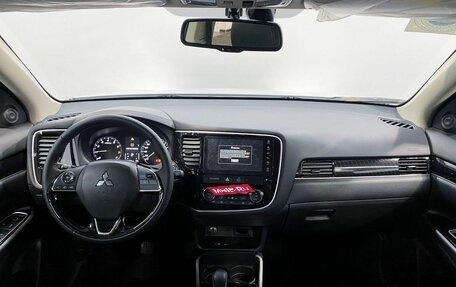 Mitsubishi Outlander III рестайлинг 3, 2022 год, 3 320 000 рублей, 19 фотография