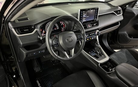 Toyota RAV4, 2021 год, 3 350 000 рублей, 12 фотография