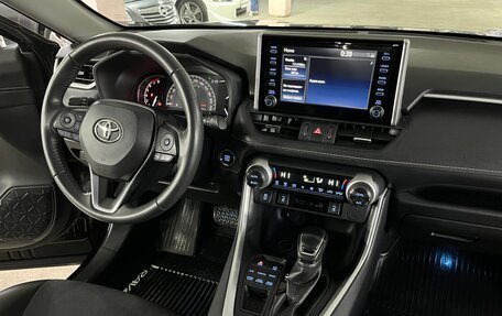 Toyota RAV4, 2021 год, 3 350 000 рублей, 13 фотография