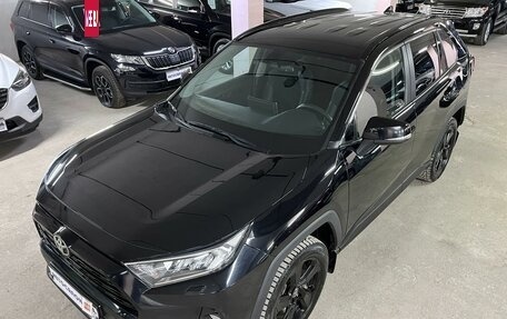 Toyota RAV4, 2021 год, 3 350 000 рублей, 10 фотография