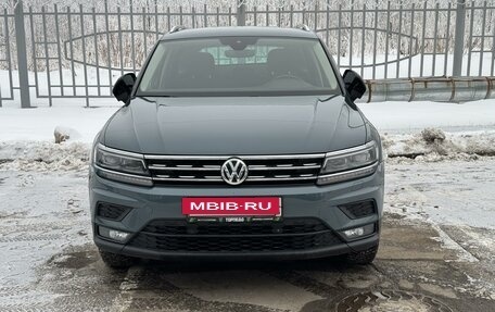 Volkswagen Tiguan II, 2019 год, 2 800 000 рублей, 2 фотография