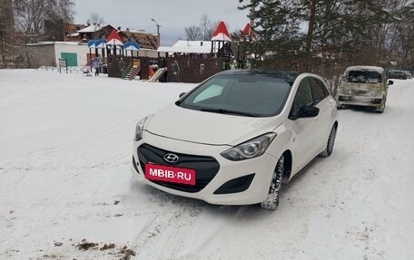 Hyundai i30 II рестайлинг, 2013 год, 900 000 рублей, 2 фотография