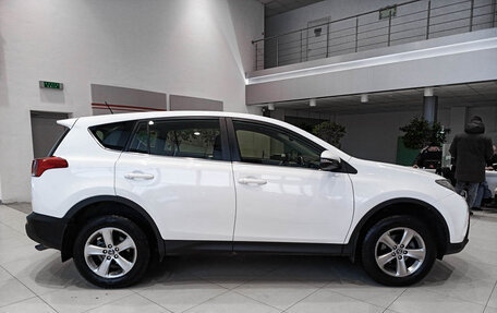 Toyota RAV4, 2015 год, 1 887 000 рублей, 4 фотография