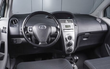 Toyota Yaris III рестайлинг, 2007 год, 699 000 рублей, 6 фотография