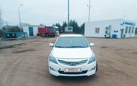 Hyundai Solaris II рестайлинг, 2015 год, 640 000 рублей, 5 фотография