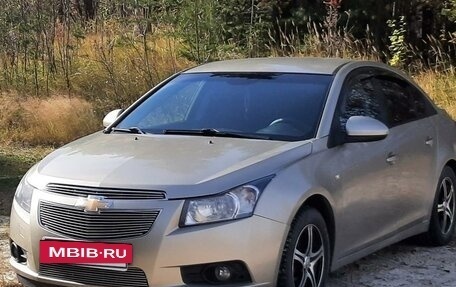 Chevrolet Cruze II, 2010 год, 800 000 рублей, 4 фотография