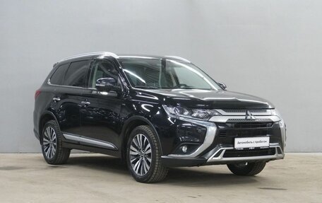 Mitsubishi Outlander III рестайлинг 3, 2019 год, 3 190 000 рублей, 3 фотография