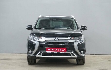 Mitsubishi Outlander III рестайлинг 3, 2019 год, 3 190 000 рублей, 2 фотография