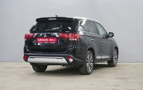 Mitsubishi Outlander III рестайлинг 3, 2019 год, 3 190 000 рублей, 8 фотография