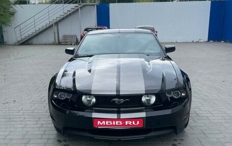 Ford Mustang VI рестайлинг, 2011 год, 4 500 000 рублей, 8 фотография