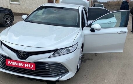 Toyota Camry, 2019 год, 3 300 000 рублей, 3 фотография