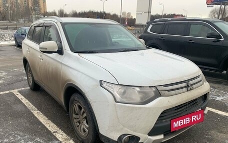 Mitsubishi Outlander III рестайлинг 3, 2014 год, 1 498 000 рублей, 4 фотография