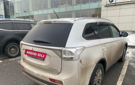 Mitsubishi Outlander III рестайлинг 3, 2014 год, 1 498 000 рублей, 3 фотография