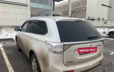 Mitsubishi Outlander III рестайлинг 3, 2014 год, 1 498 000 рублей, 2 фотография