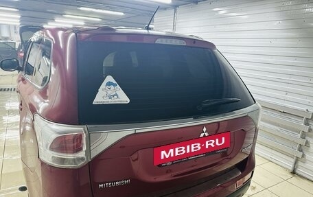 Mitsubishi Outlander III рестайлинг 3, 2014 год, 1 700 000 рублей, 9 фотография