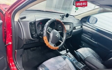 Mitsubishi Outlander III рестайлинг 3, 2014 год, 1 700 000 рублей, 12 фотография