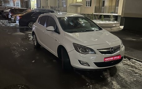 Opel Astra J, 2011 год, 850 000 рублей, 1 фотография