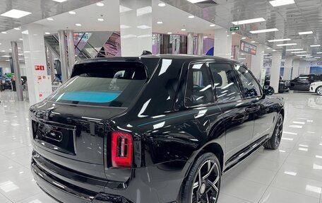 Rolls-Royce Cullinan, 2024 год, 99 990 000 рублей, 4 фотография