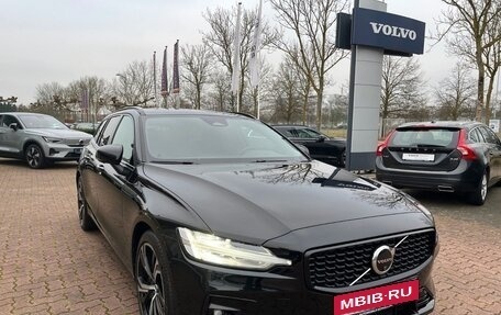 Volvo V60 II, 2024 год, 5 875 000 рублей, 3 фотография