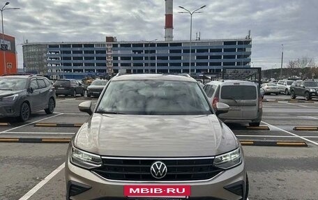 Volkswagen Tiguan II, 2021 год, 2 500 000 рублей, 3 фотография