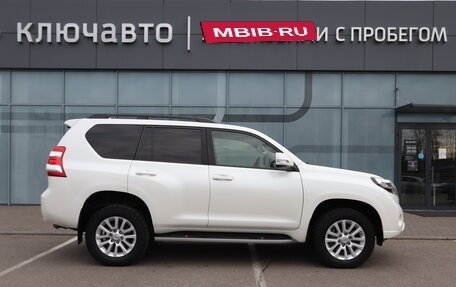 Toyota Land Cruiser Prado 150 рестайлинг 2, 2016 год, 4 000 000 рублей, 16 фотография