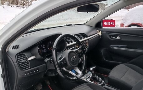 KIA Rio IV, 2018 год, 950 000 рублей, 6 фотография