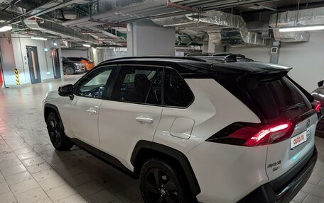 Toyota RAV4, 2021 год, 3 550 000 рублей, 2 фотография